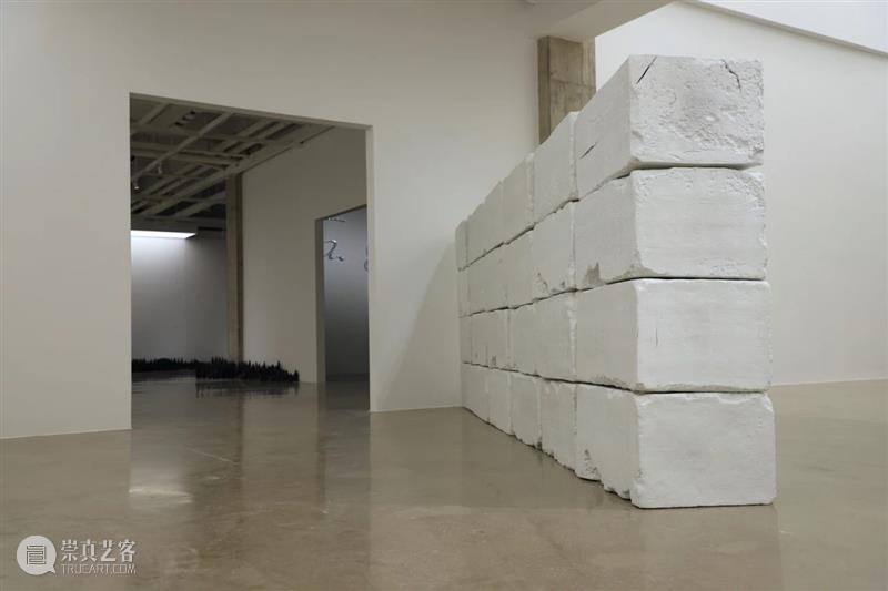 【实验空间·人物随访】白纸—刘建华个展 视频资讯 人物随访 人物 个展 白纸 刘建华 空间 雕塑 领域 青年 艺术家 实验性 崇真艺客